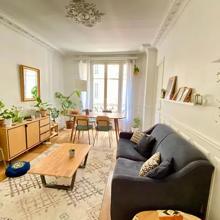 Splendid Near La Apartment *