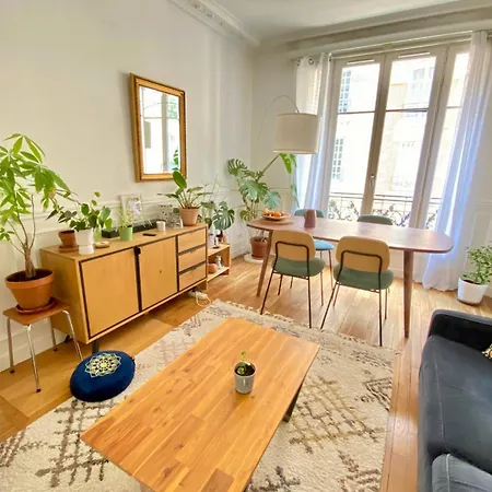 Splendid Near La Apartment
