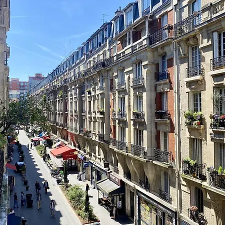 Splendid Near La * Paris